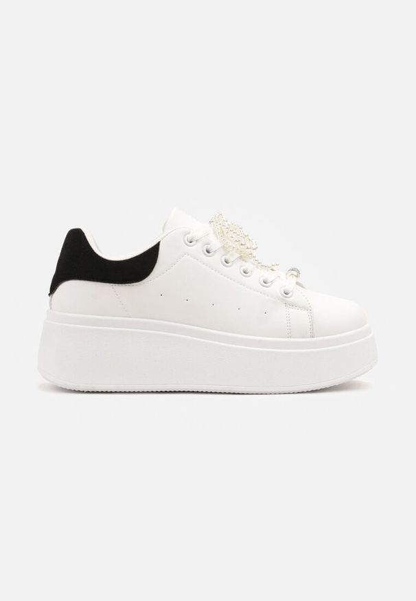 Born2be - Biało-Czarne Sneakersy na Grubej Podeszwie Ozdobione Perełkami na Sznurówkach Sellira. Okazja: na co dzień. Nosek buta: okrągły. Zapięcie: sznurówki. Kolor: biały. Materiał: jeans. Wzór: aplikacja