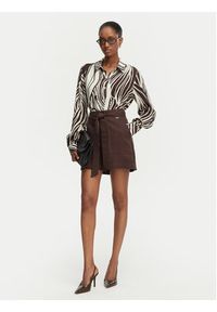 Guess Szorty materiałowe W5GD1R WG4C2 Brązowy ciemny Regular Fit. Kolor: brązowy. Materiał: lyocell #4