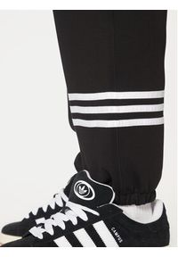 Adidas - adidas Spodnie dresowe Neuclassics JC9903 Czarny Loose Fit. Kolor: czarny. Materiał: syntetyk, bawełna #2