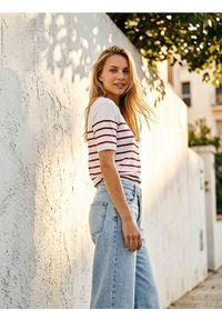 Sinsay - Sweter z krótkim rękawem w paski - czerwony. Kolor: czerwony. Długość rękawa: krótki rękaw. Długość: krótkie. Wzór: paski #1