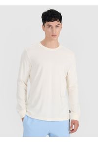 4f - Longsleeve oversize gładki męski - biały. Okazja: na co dzień. Kolor: biały. Materiał: bawełna, poliester, dzianina, materiał. Długość rękawa: długi rękaw. Długość: długie. Wzór: gładki. Styl: klasyczny, elegancki, street, sportowy, casual