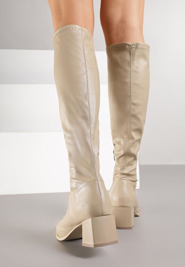 Renee - Ciemnobeżowe Kozaki na Geometrycznym Słupku z Kwadratowym Noskiem Brikalona. Okazja: na co dzień. Kolor: beżowy. Materiał: jeans. Wzór: geometria. Obcas: na słupku. Styl: casual, klasyczny