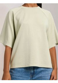 Sinsay - Bluza z domieszką wiskozy - zielony. Kolor: zielony. Materiał: wiskoza