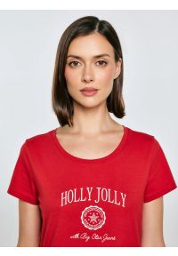 Big-Star - Koszulka damska z nadrukiem czerwona Serra 603. Okazja: na co dzień. Kolor: czerwony. Materiał: dzianina, jeans. Długość rękawa: krótki rękaw. Długość: krótkie. Wzór: nadruk. Sezon: zima. Styl: wizytowy, casual, retro, klasyczny #3