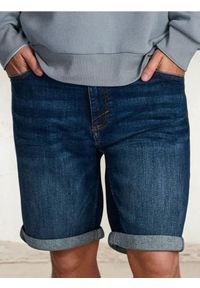 Sinsay - Szorty jeansowe regular - granatowy. Kolor: niebieski. Materiał: jeans