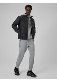4f - 4F Kurtka z wypełnieniem syntetycznym męska - czarna L. Okazja: na co dzień. Typ kołnierza: kołnierzyk stójkowy. Kolor: czarny. Materiał: syntetyk. Styl: casual, klasyczny #2