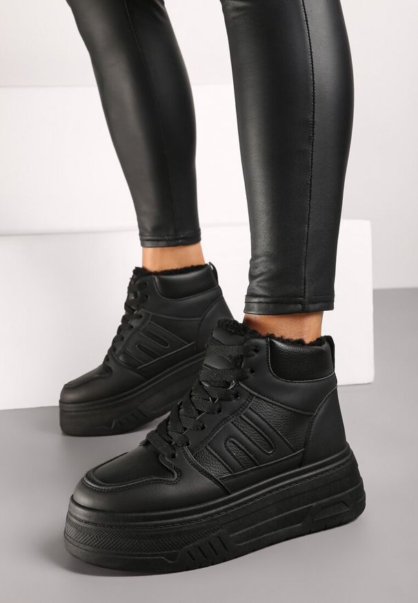 Born2be - Czarne Sneakersy na Grubej Podeszwie Ocieplane Futerkiem Leandria. Nosek buta: okrągły. Zapięcie: sznurówki. Kolor: czarny. Materiał: futro. Sezon: zima. Obcas: na obcasie. Wysokość obcasa: średni