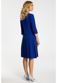 MOE - Elegancka sukienka z obniżoną talią i kontrafałdami chabrowa. Kolor: niebieski. Styl: elegancki #4