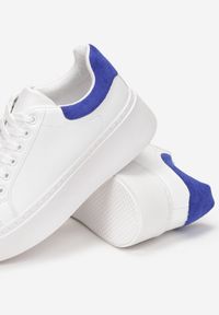 Renee - Biało-Niebieskie Sneakersy z Kolorowym Zapiętkiem na Platformie Sirendia. Kolor: biały. Wzór: kolorowy. Obcas: na platformie