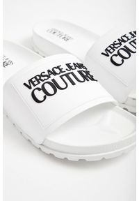Versace Jeans Couture - KLAPKI VERSACE JEANS COUTURE. Materiał: materiał, syntetyk. Wzór: nadruk