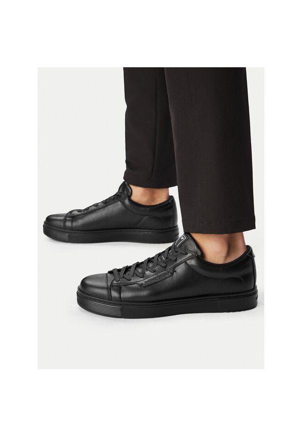 Sneakersy Emporio Armani. Kolor: czarny