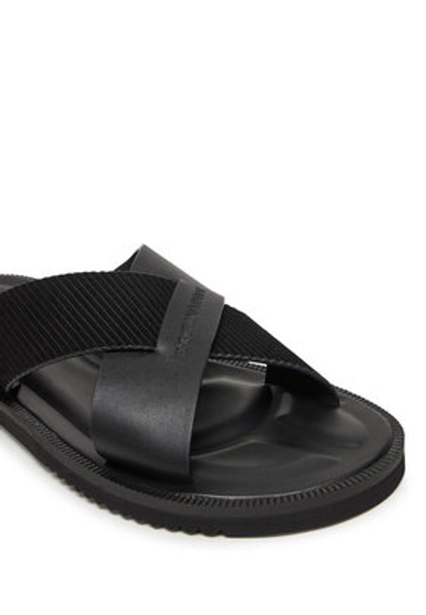 Emporio Armani Klapki X4P124 XR340 K001 Czarny. Kolor: czarny. Materiał: skóra