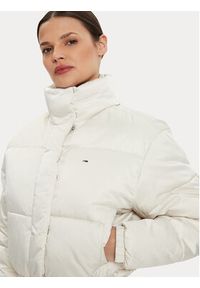 Tommy Jeans Kurtka zimowa Satin DW0DW18292 Beżowy Regular Fit. Kolor: beżowy. Materiał: syntetyk. Sezon: zima #6