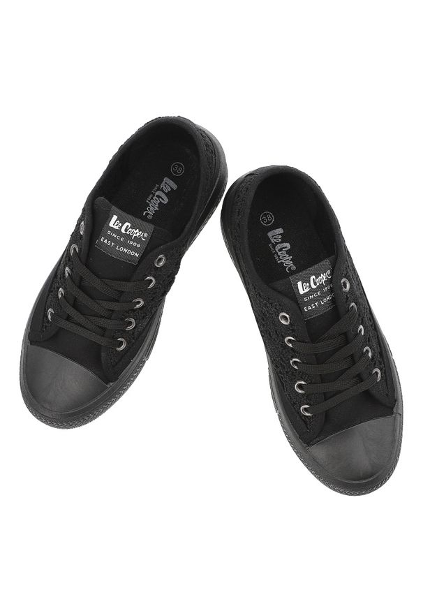 Czarne Trampki Lee Cooper Damskie Buty Na Platformie. Okazja: na co dzień. Zapięcie: sznurówki. Kolor: czarny. Szerokość cholewki: normalna. Wzór: ażurowy. Materiał: guma, jeans. Sezon: wiosna, lato. Obcas: na platformie. Styl: casual, klasyczny