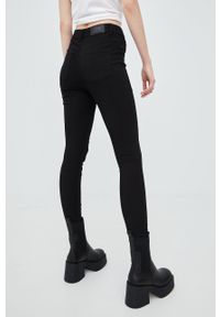 JDY jeansy damskie high waist. Stan: podwyższony. Kolor: czarny
