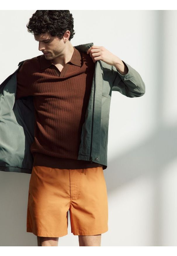 Reserved - Szorty regular fit - pomarańczowy. Kolor: pomarańczowy. Materiał: bawełna