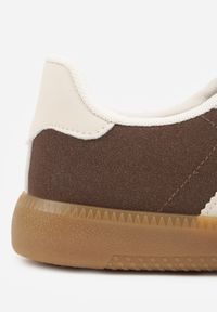 Born2be - Brązowe Sneakersy w Stylu Kultowych Tenisówek Genenor. Okazja: na spacer. Kolor: brązowy. Materiał: jeans, dresówka. Sport: turystyka piesza #4