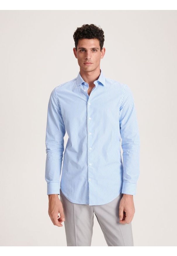 Reserved - Koszula slim fit w paski - jasnoniebieski. Kolor: niebieski. Materiał: bawełna, tkanina. Wzór: paski