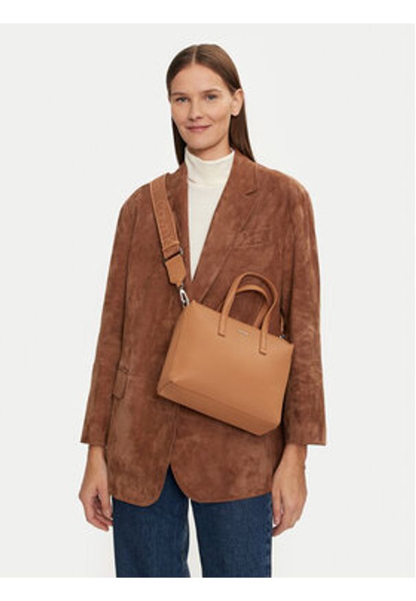 Calvin Klein Torebka K60K612904 Brązowy. Kolor: brązowy. Materiał: skórzane