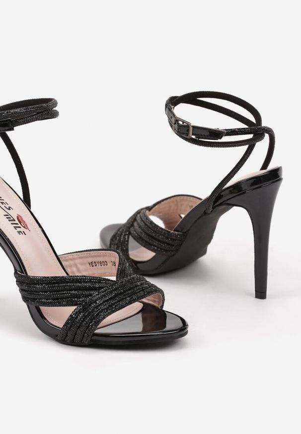 Renee - Czarne Sandały na Szpilce z Cyrkoniami i Paseczkiem Wokół Kostki Irivane. Kolor: czarny. Materiał: jeans. Obcas: na szpilce. Styl: wizytowy, elegancki. Wysokość obcasa: średni