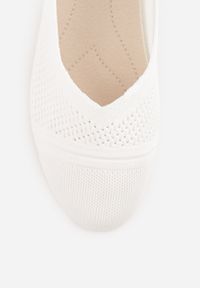Renee - Białe Płaskie Balerinki z Siateczkowego Materiału Nelibra. Okazja: na spotkanie biznesowe, na co dzień. Kolor: biały. Materiał: materiał. Styl: elegancki, biznesowy, casual #4