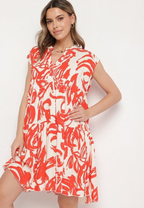 Born2be - Pomarańczowa Bawełniana Sukienka z Abstrakcyjnym Wzorem Lioraia. Okazja: na co dzień. Typ kołnierza: dekolt w kształcie V. Kolor: pomarańczowy. Materiał: bawełna. Długość rękawa: krótki rękaw. Typ sukienki: proste. Styl: casual, elegancki
