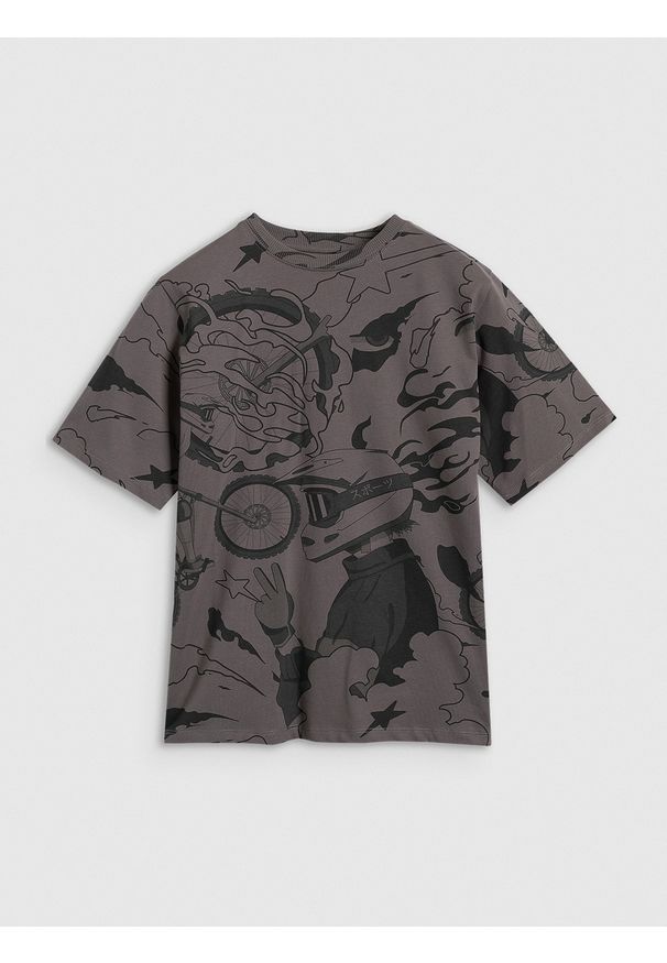 4f - 4F T-shirt oversize z nadrukiem chłopięcy - szary 128 (7-8 lat). Okazja: na co dzień. Kolor: wielokolorowy. Materiał: bawełna, materiał, tkanina, jersey. Wzór: nadruk. Sezon: lato. Styl: klasyczny, sportowy, casual