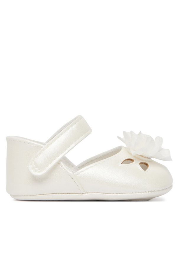 Półbuty Mayoral. Kolor: biały