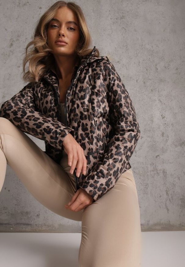 Renee - Ciemnobeżowa Panterkowa Kurtka z Odpinanym Kapturem Anastaera. Kolor: beżowy. Materiał: poliester. Długość rękawa: długi rękaw. Sezon: wiosna