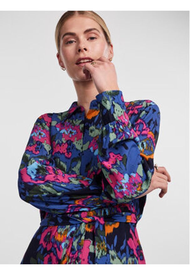 YAS Sukienka koszulowa 26030726 Kolorowy Regular Fit. Materiał: wiskoza. Wzór: kolorowy. Typ sukienki: koszulowe