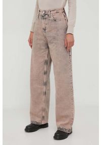 Calvin Klein Jeans jeansy damskie high waist. Stan: podwyższony. Kolor: różowy #1