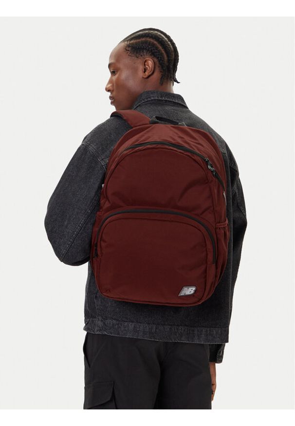 New Balance Plecak LAB51524MHB Czerwony. Kolor: czerwony. Materiał: materiał