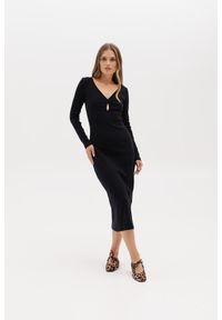 SUKIENKA GWEN CZARNA M - Flawless. Okazja: na spotkanie biznesowe, do pracy, na co dzień. Typ kołnierza: dekolt w kształcie V. Kolor: czarny. Materiał: bawełna, elastan, dzianina. Typ sukienki: dopasowane. Styl: klasyczny, casual, biznesowy, wizytowy, rockowy, elegancki. Długość: midi