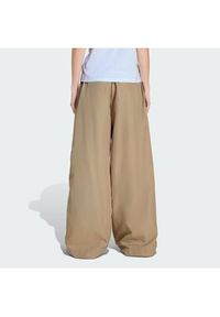 Adidas - adidas Spodnie dresowe Firebird Adilenium KD6300 Beżowy Regular Fit. Kolor: beżowy. Materiał: syntetyk #4