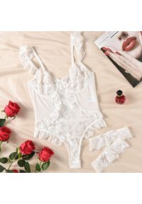 Intica - Komplet bielizny z haftem na specjalne okazje Yda. Kolor: biały. Materiał: tkanina, materiał. Wzór: haft