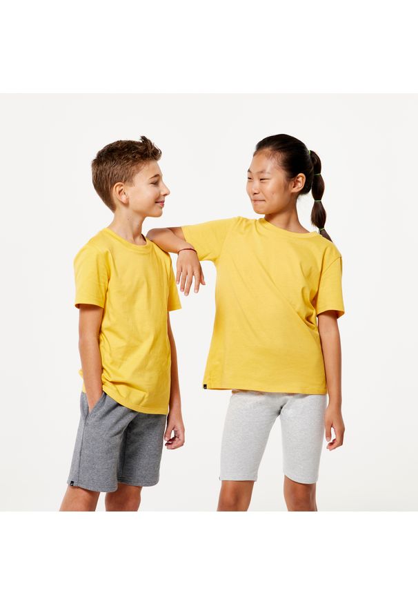 DOMYOS - Koszulka z krótkim rękawem dziecięca Domyos. Kolor: żółty. Materiał: materiał, bawełna, tkanina, prążkowany. Długość rękawa: krótki rękaw. Długość: krótkie