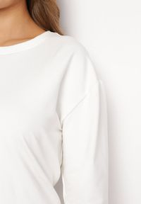 Born2be - Biała Bawełniana Bluza z Długim Rękawem i Ozdobnym Wiązaniem Pinada. Kolor: biały. Materiał: bawełna. Długość rękawa: długi rękaw. Długość: długie. Styl: elegancki #5