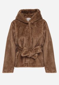 Born2be - Jasnobrązowa Kurtka Futerko z Kapturem i Wiązanym Paskiem Zetara. Okazja: na co dzień, na spacer. Typ kołnierza: kaptur. Kolor: brązowy. Materiał: futro. Styl: klasyczny, casual #3