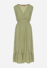 Born2be - Zielona Wiskozowa Sukienka o Kopertowym Kroju z Falbanką Uliria. Kolor: zielony. Materiał: wiskoza. Typ sukienki: kopertowe. Styl: elegancki #3