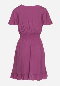 Born2be - Fioletowa Bawełniana Sukienka z Gumkami w Talii z Kopertowym Dekoltem i Falbankami Lolana. Typ kołnierza: kołnierz z falbankami. Kolor: fioletowy. Materiał: bawełna. Długość rękawa: krótki rękaw. Typ sukienki: kopertowe #5