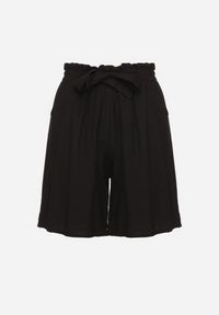 Born2be - Czarne Wiskozowe Szorty z Wysokim Stanem i Paskiem Lumovelle. Okazja: na co dzień. Stan: podwyższony. Kolor: czarny. Materiał: wiskoza. Styl: elegancki, casual
