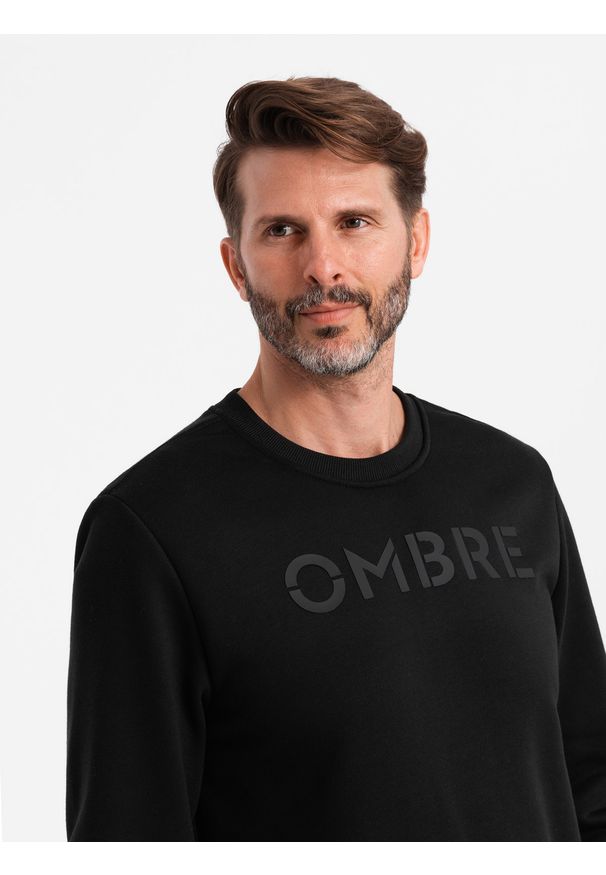 Ombre Clothing - Klasyczna dresowa męska bluza z napisem – czarna V4 OM-SSPS-0181 - XXL. Okazja: na co dzień. Kolor: czarny. Materiał: dresówka. Wzór: napisy. Styl: klasyczny