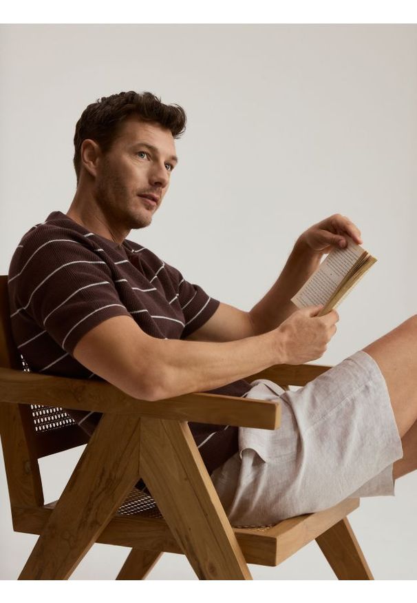 Reserved - Koszulka polo z dodatkiem lnu - brązowy. Typ kołnierza: polo. Kolor: brązowy. Materiał: len