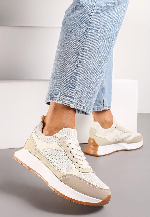 Born2be - Beżowe Wsuwane Sneakersy na Platformie z Elastyczną Cholewką Stratis. Zapięcie: bez zapięcia. Kolor: beżowy. Szerokość cholewki: normalna. Obcas: na platformie