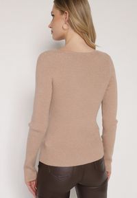 Born2be - Beżowy Sweter z Wiskozą i Metaliczną Nitką Lillanova. Okazja: na co dzień. Kolor: beżowy. Materiał: wiskoza. Długość rękawa: długi rękaw. Długość: długie. Styl: casual #2