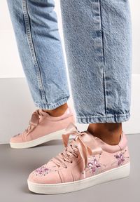 Born2be - Różowe Sneakersy Sateen. Wysokość cholewki: przed kostkę. Nosek buta: okrągły. Kolor: różowy. Materiał: jeans, satyna, skóra. Szerokość cholewki: normalna. Wzór: aplikacja, kolorowy #2