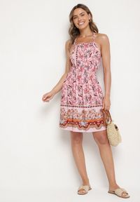 Born2be - Różowa Rozkloszowana Sukienka z Wiskozą z Wiązaniem na Karku Aralune. Okazja: na co dzień, na imprezę. Kolor: różowy. Materiał: wiskoza. Typ sukienki: rozkloszowane, proste. Styl: klasyczny, casual, elegancki #6