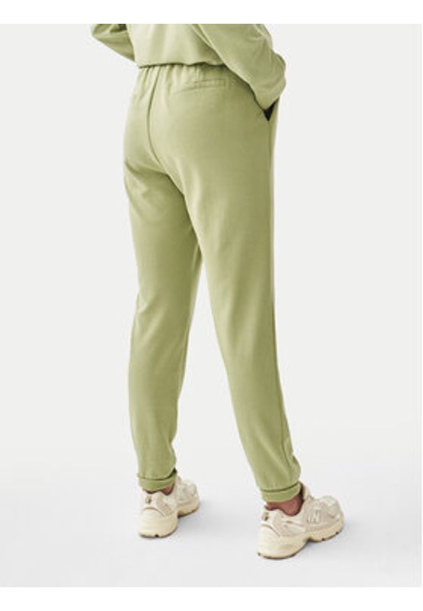 Tatuum Spodnie dresowe Senti 1 T2420.142B Zielony Relaxed Fit. Kolor: zielony. Materiał: dresówka