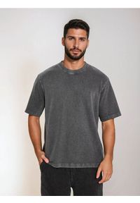 Sinsay - Bluza z krótkim rękawem z efektem sprania - szary. Kolor: szary. Materiał: bawełna, materiał. Długość rękawa: krótki rękaw. Długość: krótkie