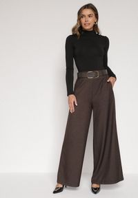 Born2be - Brązowe Bawełniane Szerokie Spodnie Garniturowe z Wysokim Stanem i Paskiem Tusamia. Okazja: na co dzień, na spotkanie biznesowe. Stan: podwyższony. Kolor: brązowy. Materiał: bawełna. Styl: biznesowy, klasyczny, casual, elegancki #3
